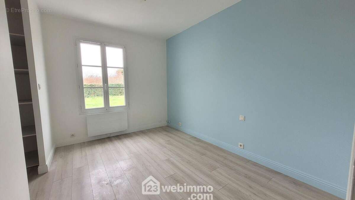 Un bureau de 9m² - Maison à SAINT-HILAIRE-LA-FORET