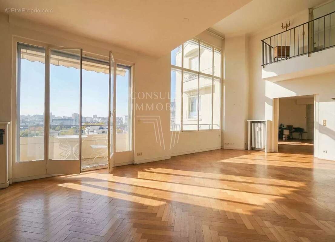 Appartement à PARIS-16E