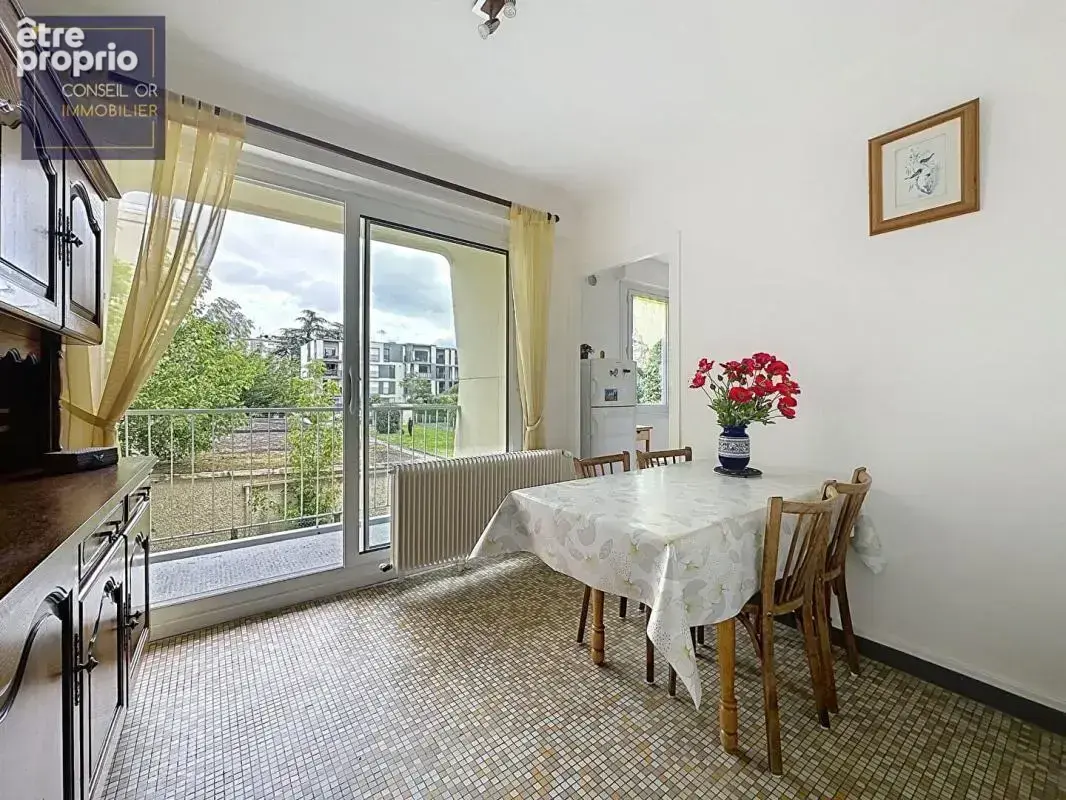 T3 - 77 m2 - 2 chambres - balcon - parking et cave - Francheville Châter - photo 6