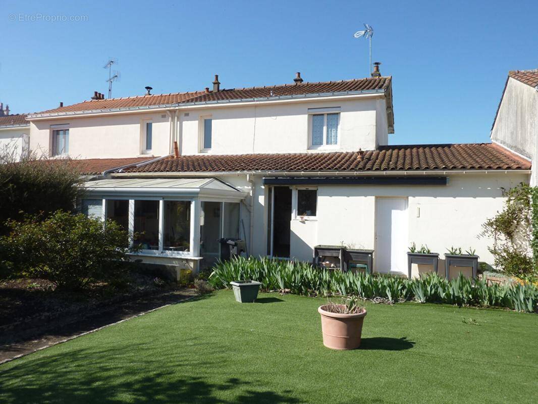 Maison à SAINT-MACAIRE-EN-MAUGES