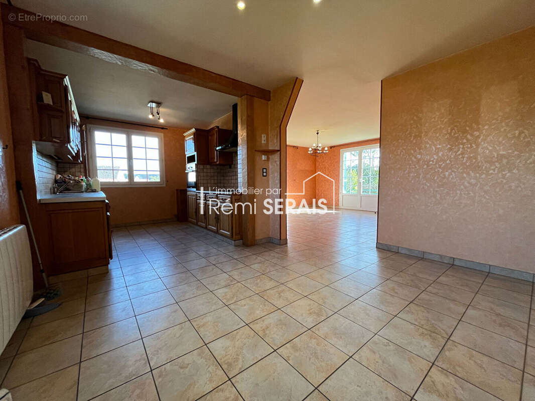 Maison à SAINT-CYR-DU-BAILLEUL