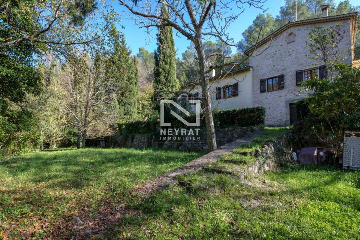 Tourrettes - basrtides - piscine - riviere - source - 17.000m² de terrain - photo 3