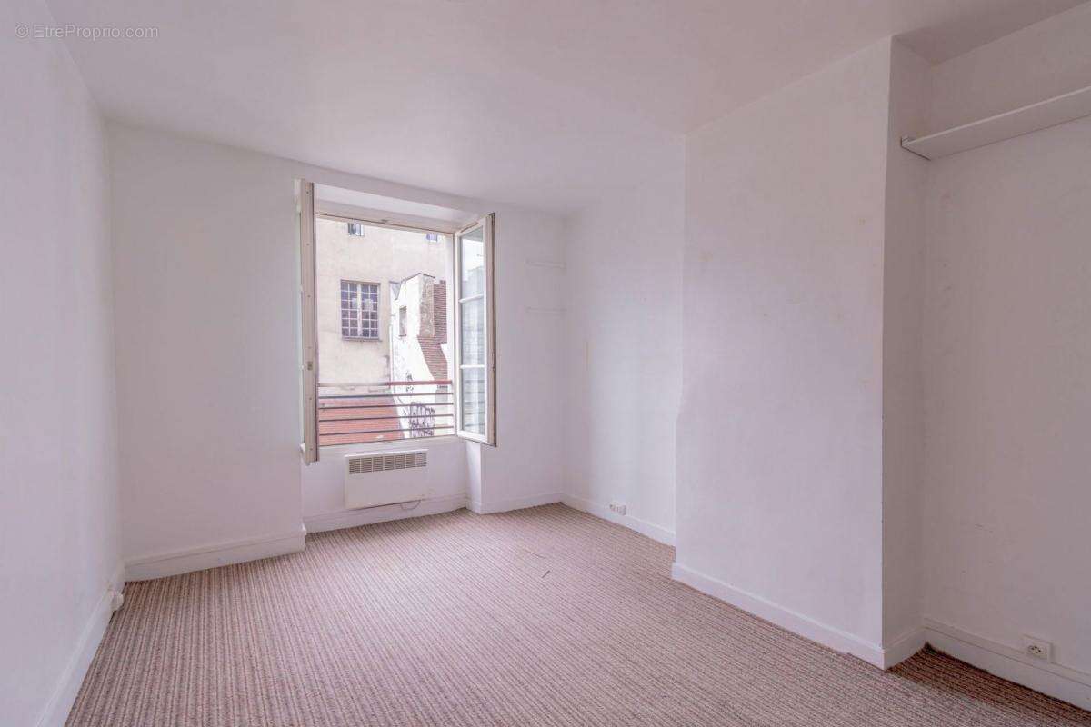 Appartement à PARIS-3E