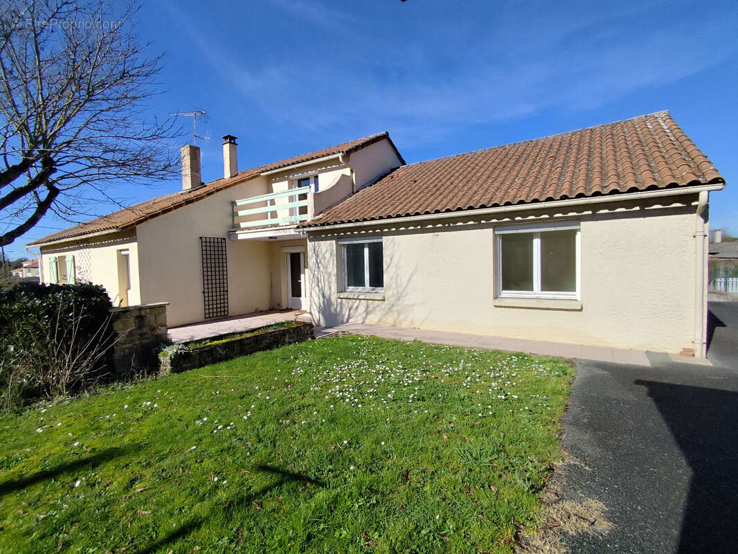 Maison à FONTAINE-LE-COMTE