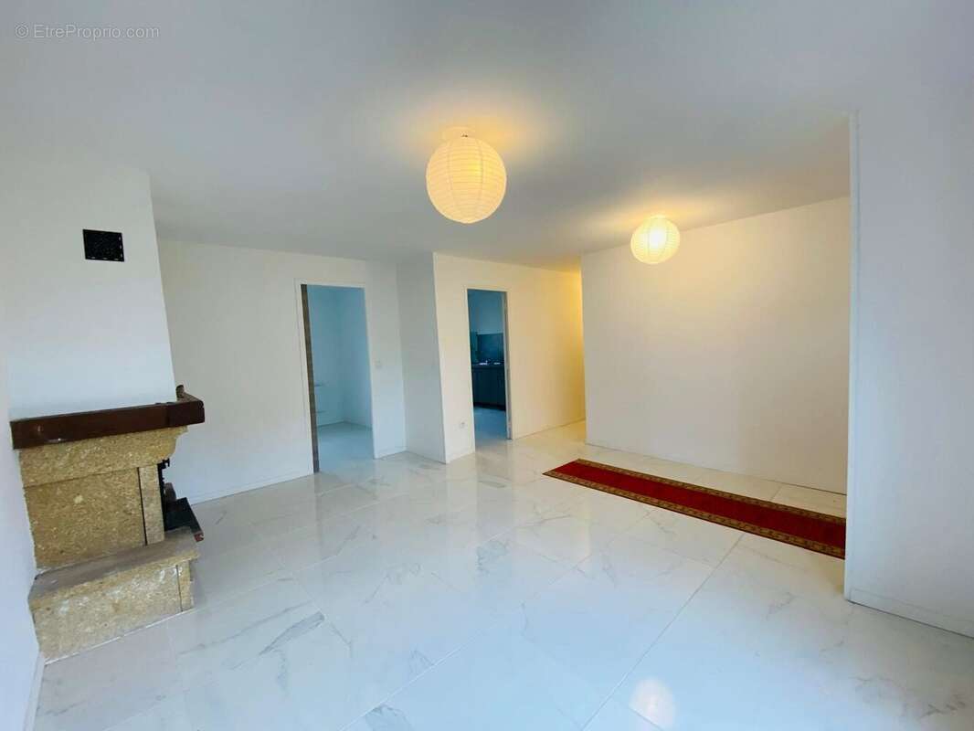 Maison à VILLENEUVE-SUR-YONNE