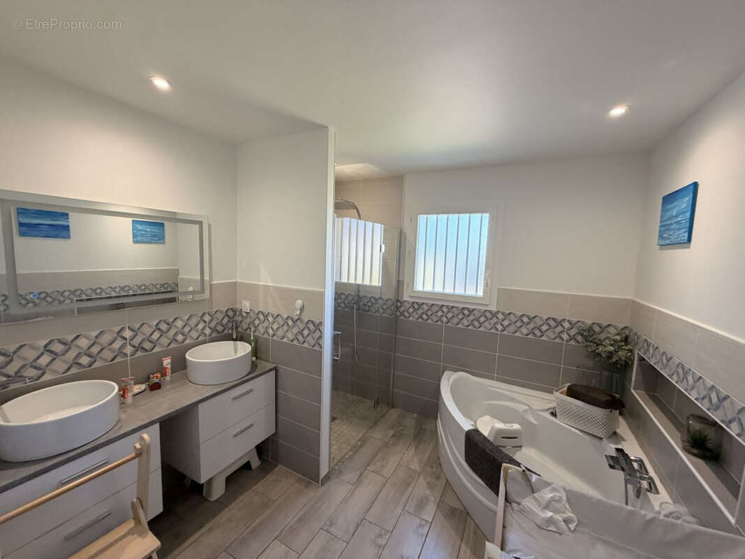 Maison à ESPINASSE-VOZELLE