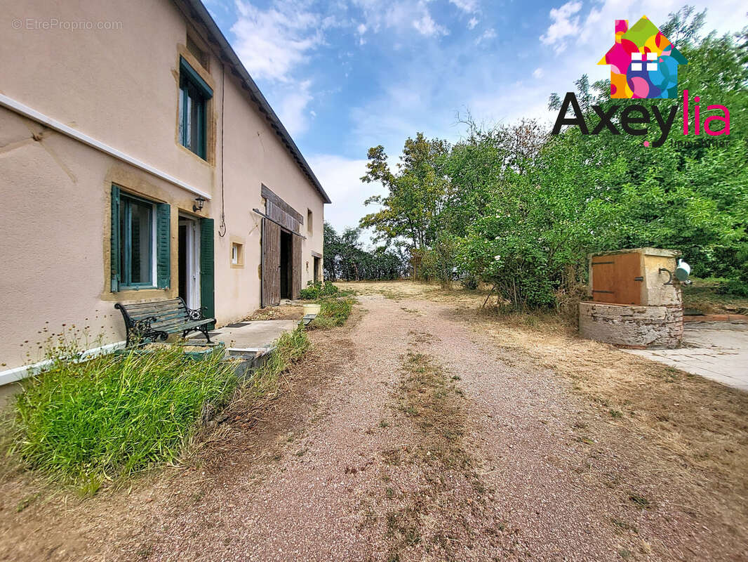 A vendre - sarry -  corps de ferme avec terrain - photo 2