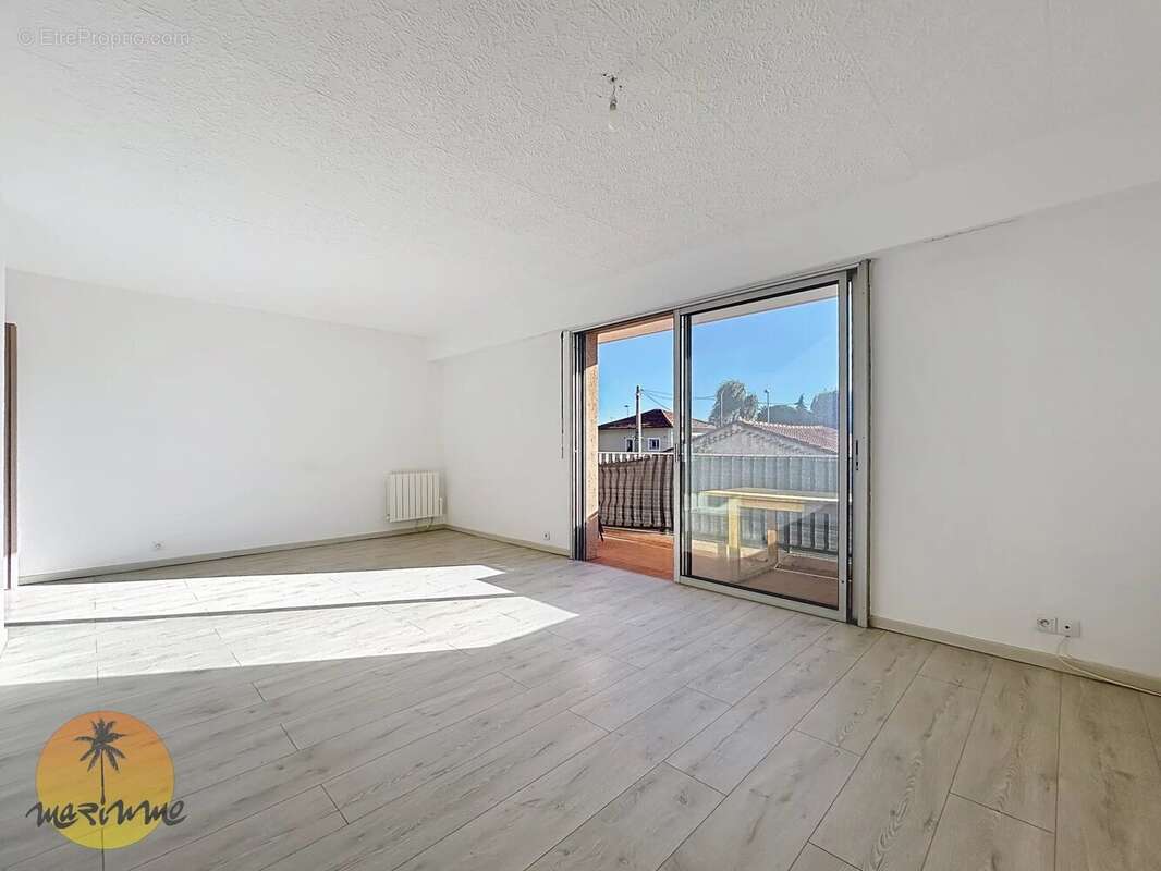 Appartement à SAINT-LAURENT-DU-VAR