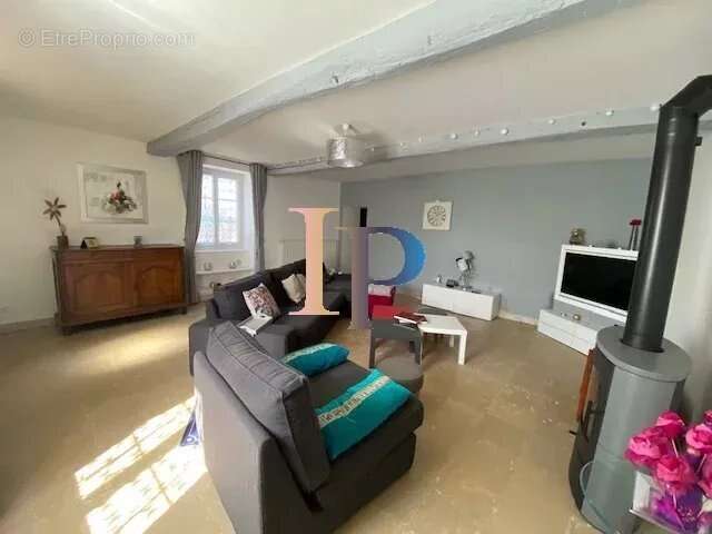 Maison à SAINT-CHRISTOPHE-EN-BRIONNAIS