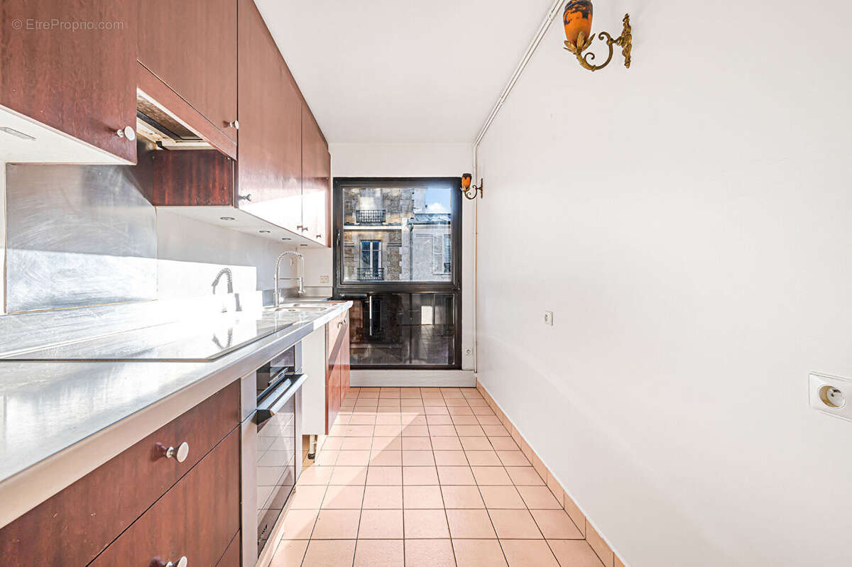 Appartement à PARIS-14E