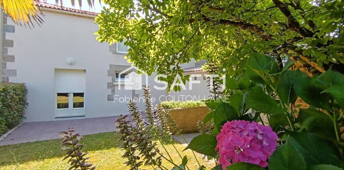 Photo 1 - Maison à VENANSAULT