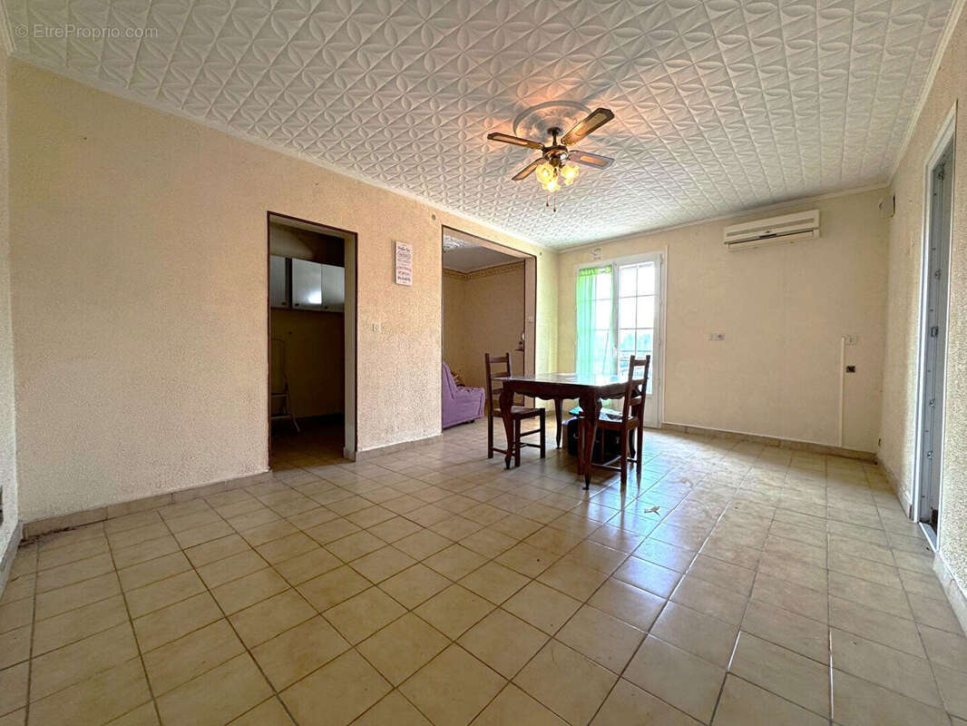 Appartement à BAGNOLS-SUR-CEZE