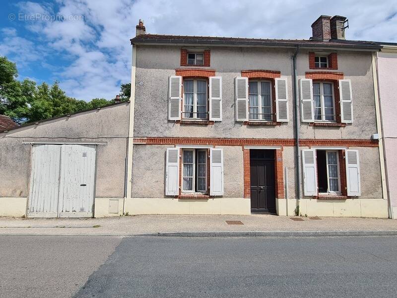 Maison à MAGNAC-LAVAL