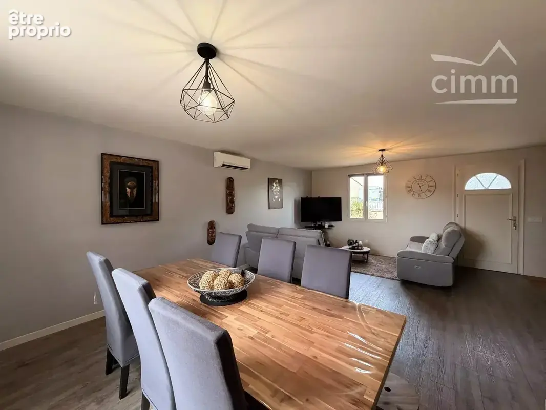 VEUZAIN-SUR-LOIRE — Maison 6 pièces de 120 m² - photo 2