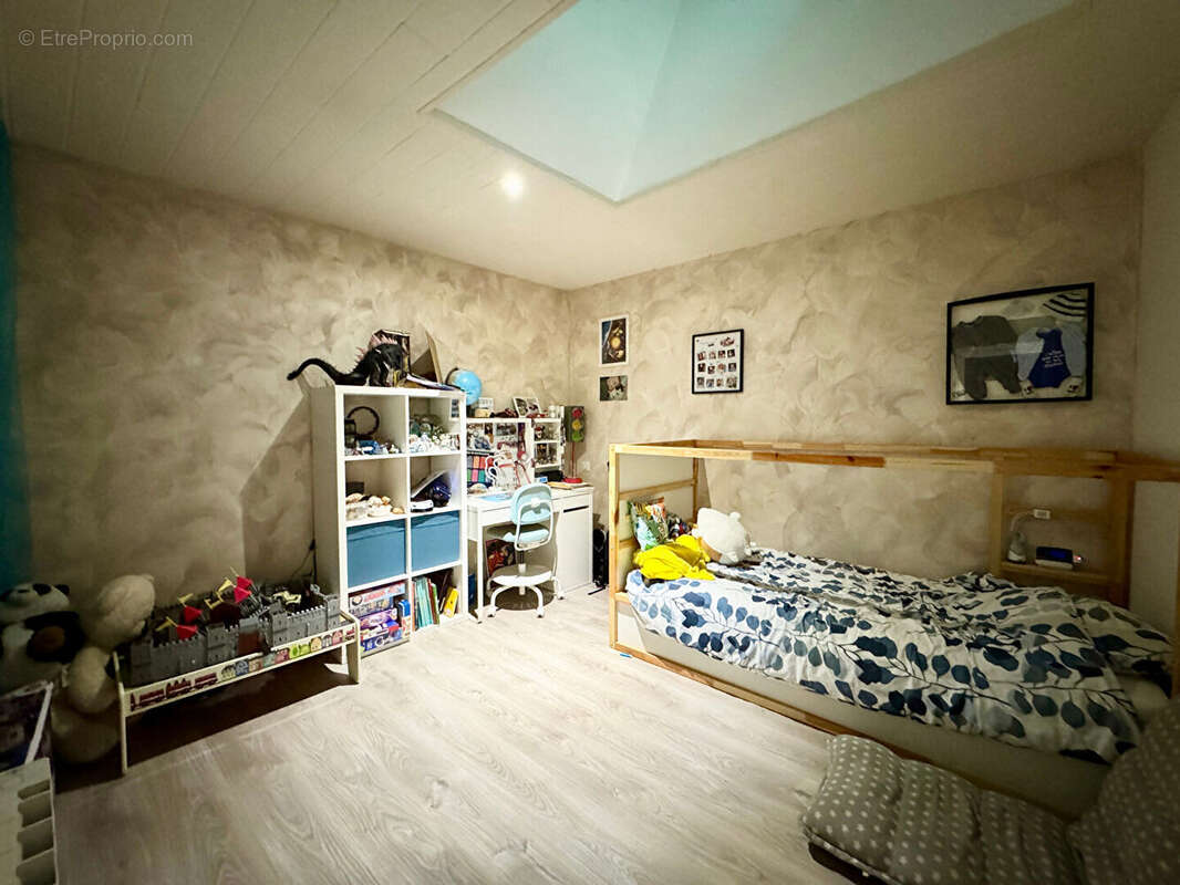 Maison à PERIGNAT-SUR-ALLIER