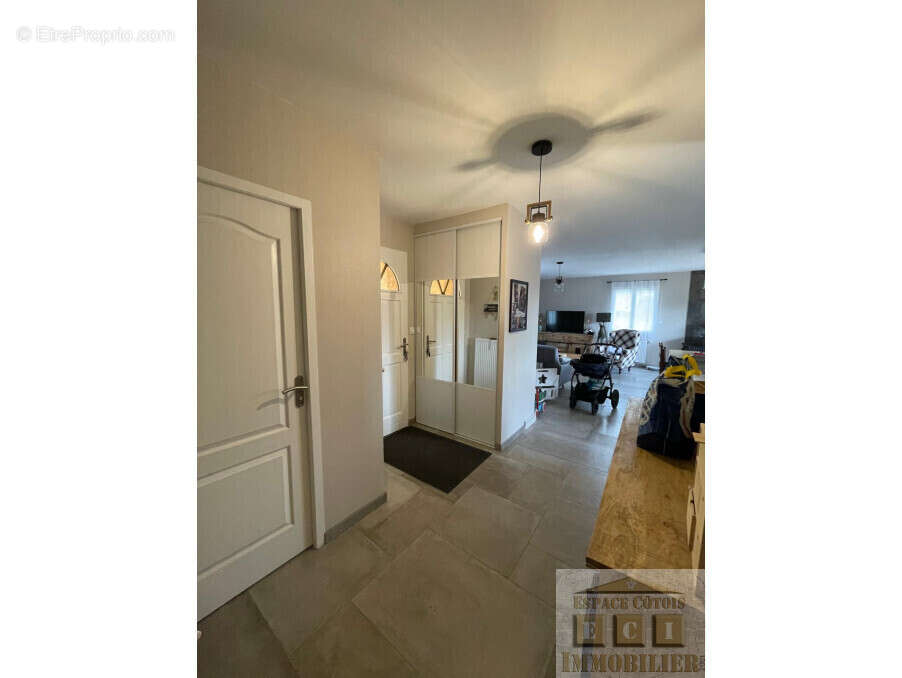 Maison à SAINT-SIMEON-DE-BRESSIEUX