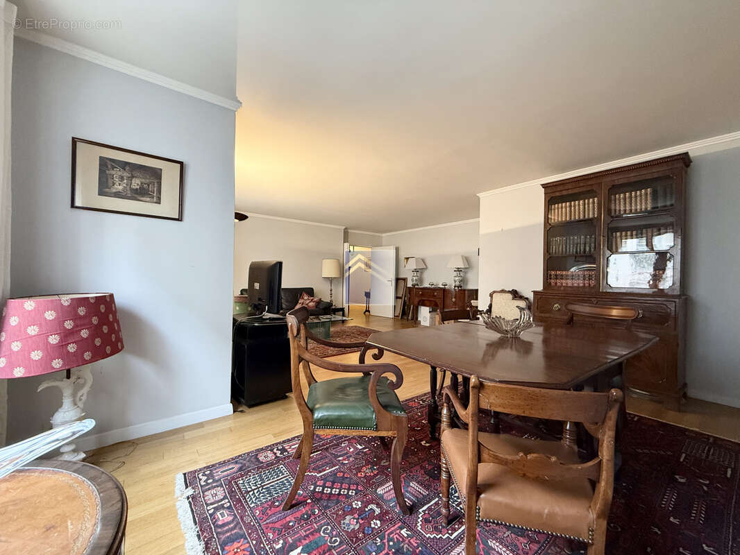 Appartement à COURBEVOIE