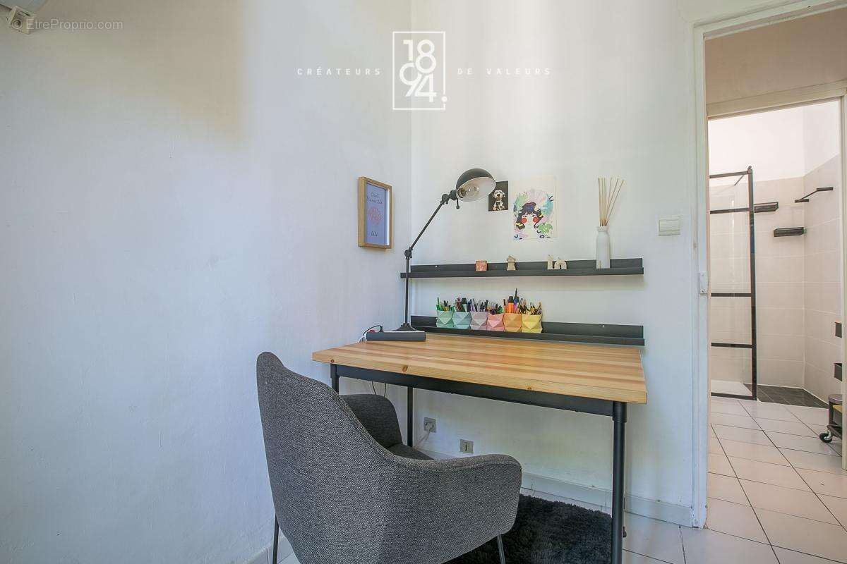 Appartement à MARSEILLE-4E