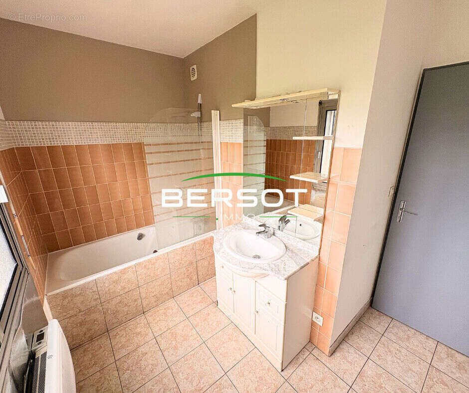 Appartement 2 pièces de 52m² Lumineux avec balcon, cave et stationnement en sous sol - photo 8