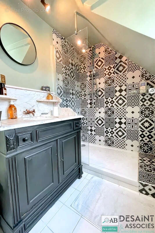 Maison à VILLENEUVE-LE-COMTE