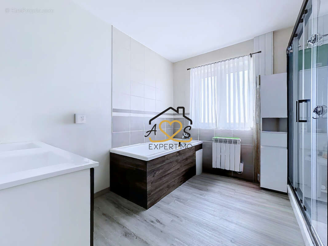 Maison familiale avec annexes - reignat 63160 - photo 15