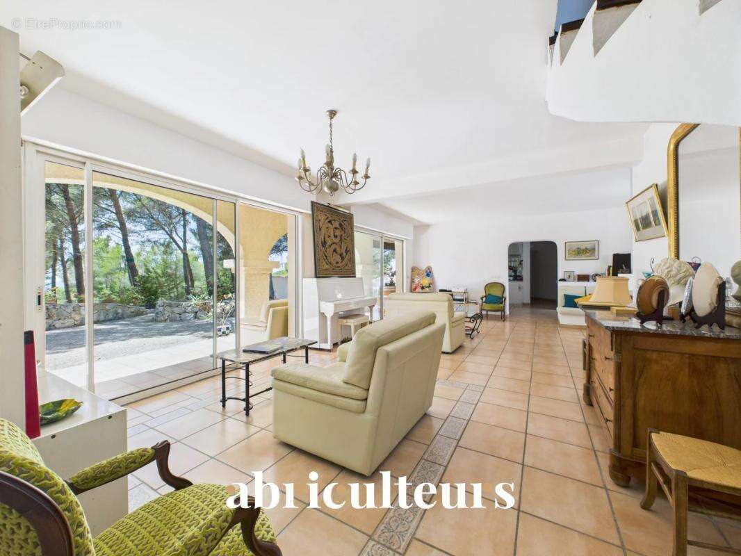 Maison à VENTABREN