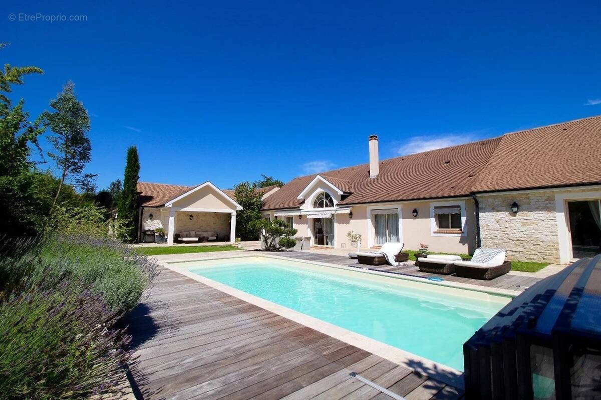 Maison à OZOIR-LA-FERRIERE