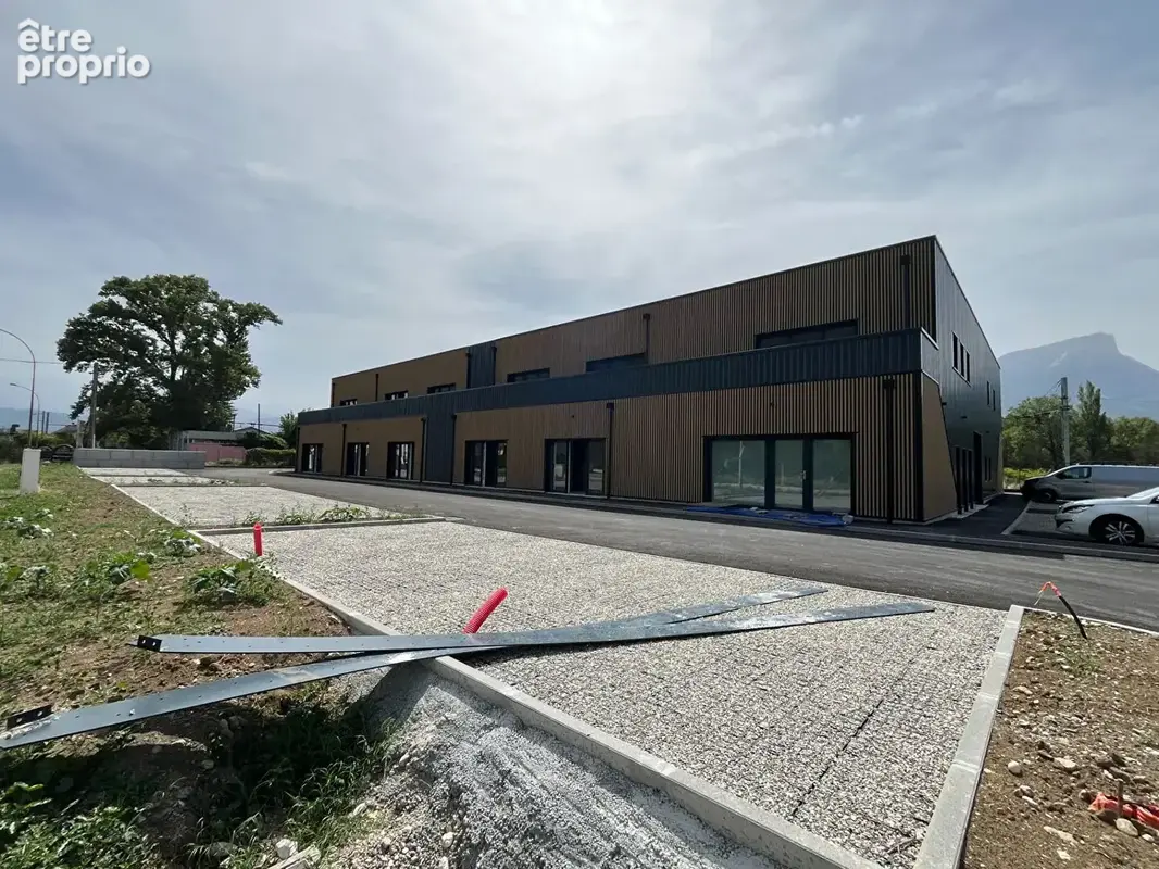 Locaux d'activité à Chignin de 60 à 300 m2 idéalement situés - photo 6