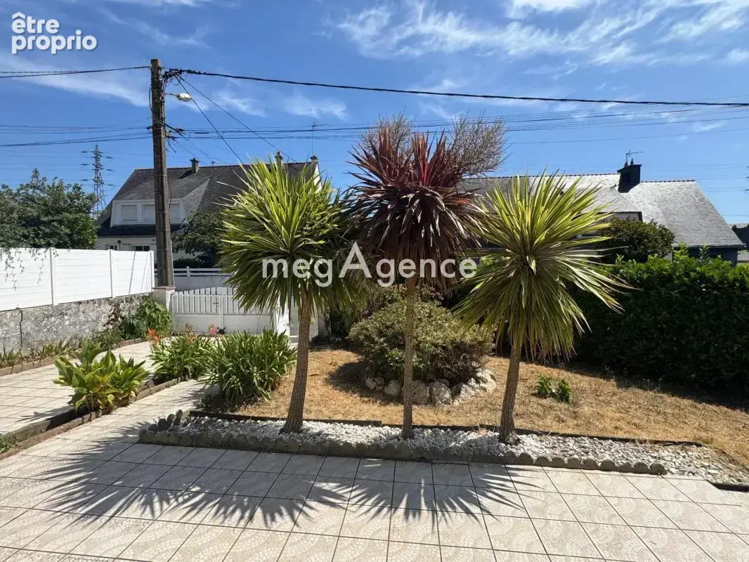 Lanester – Maison 3 chambres avec garage, jardin clos et beau potentiel - photo 2