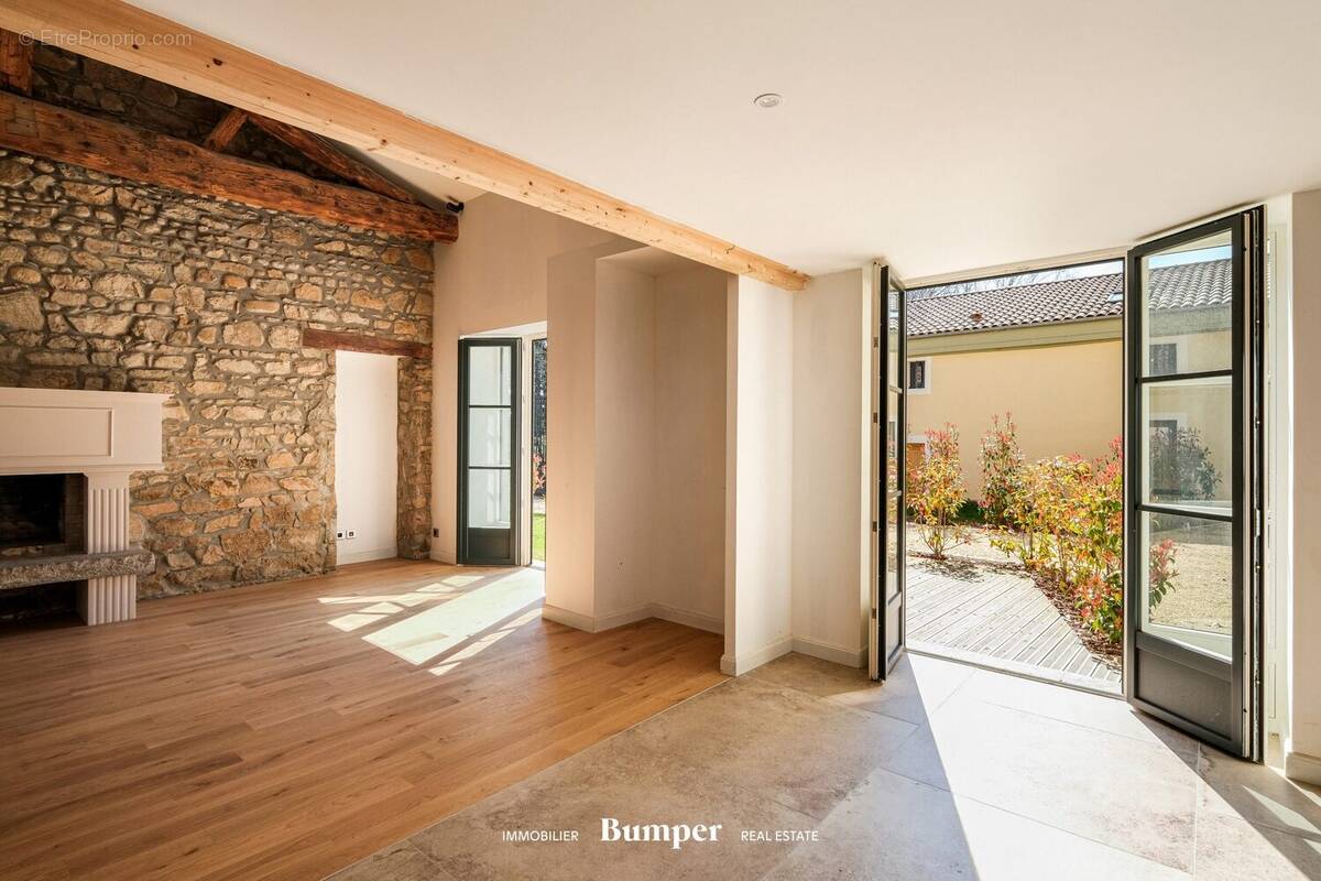 Maison à SAINT-GENIS-LAVAL