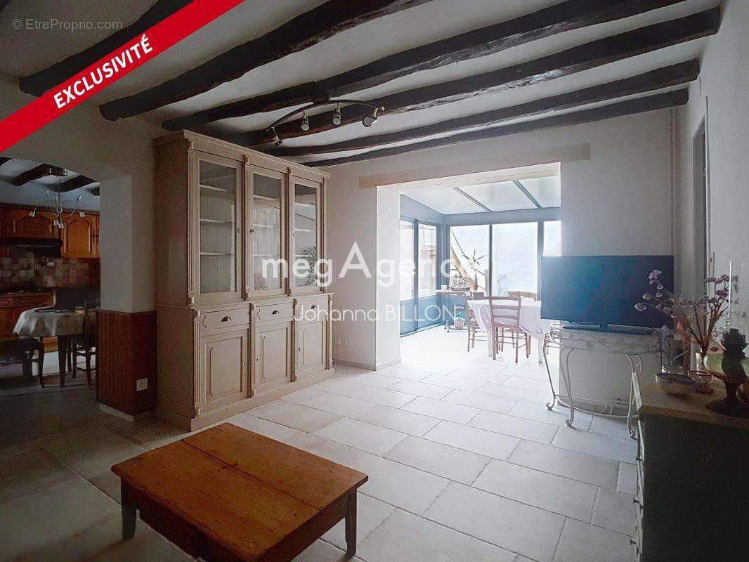 Maison de charme avec véranda, annexes et caves !! - photo 4