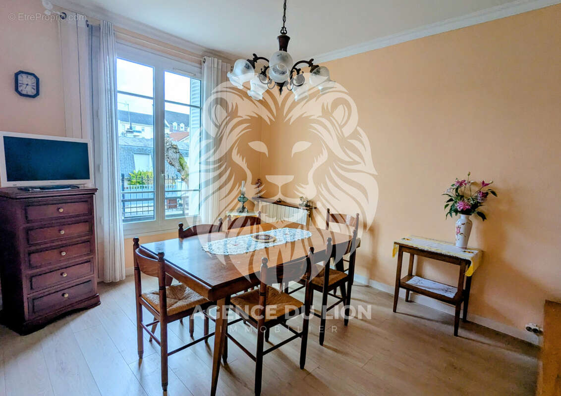 Maison à BEAUCHAMP