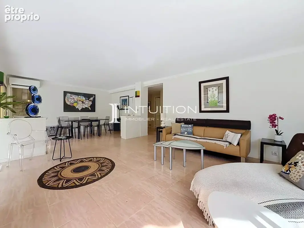 Cannes - Croisette : Appartement d’angle 3 pièces de 100 m², étage élevé, vaste terrasse - photo 13
