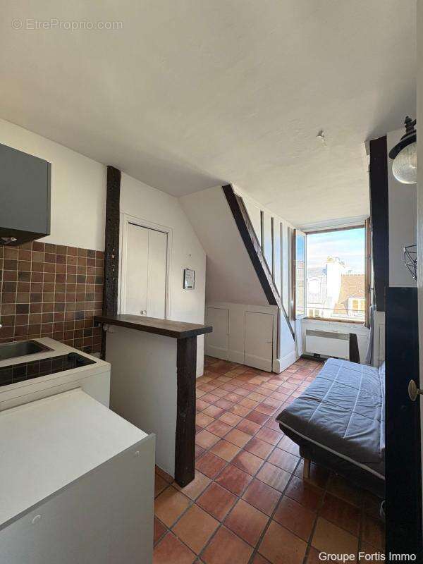 Appartement à PARIS-1E