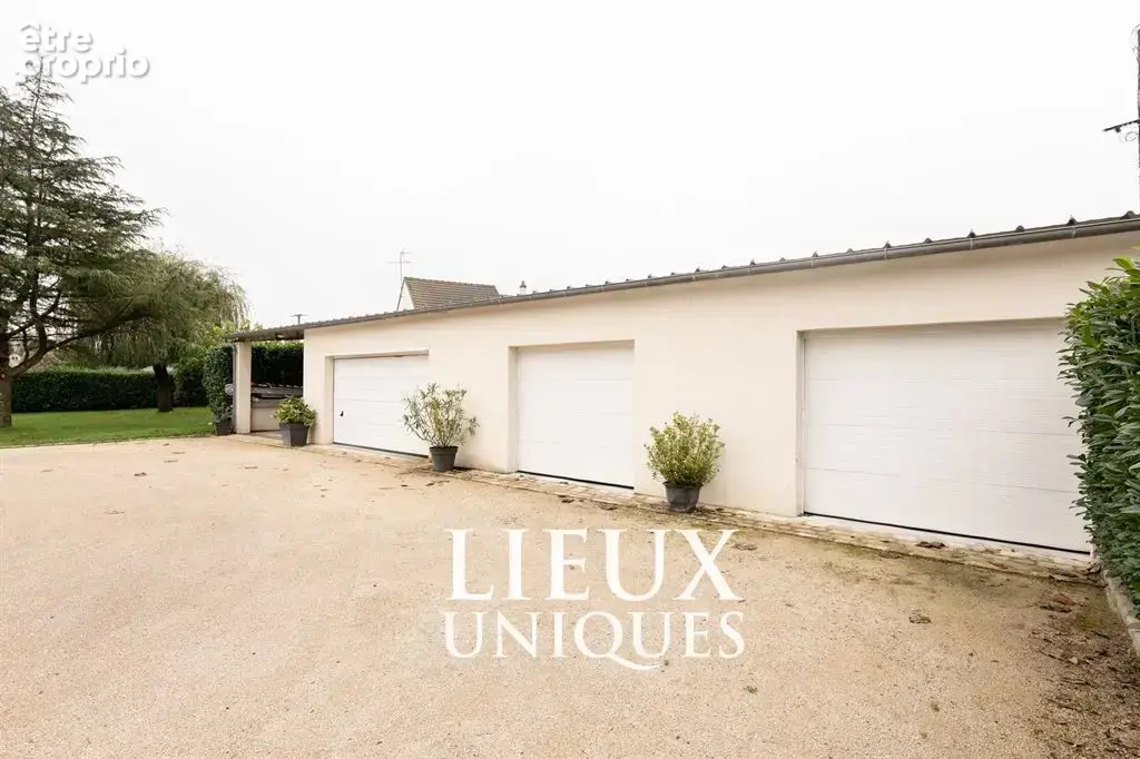 Lieux uniques ® x propriétés privées ® propose garage de 83 m²-bucher de 28 m²-terrain de 1506 m² - photo 5
