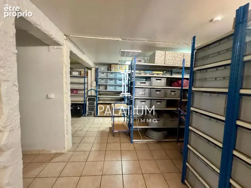 Local commercial de 85 m² avec accès PMR et 2 places – Lançon-Provence - photo 4
