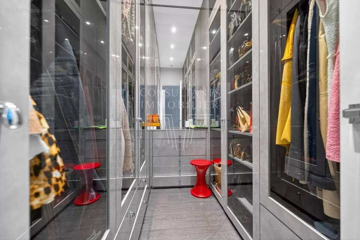 Appartement à PARIS-17E