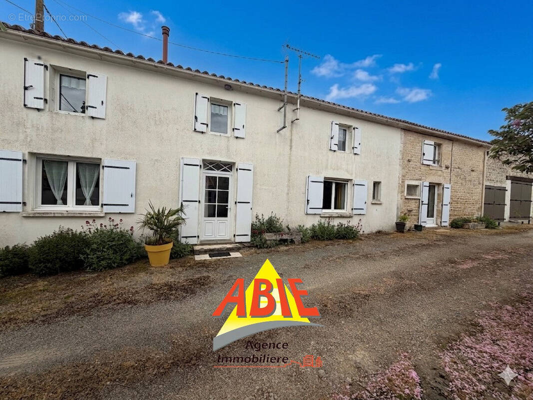 Photo 1 - Maison à BENET