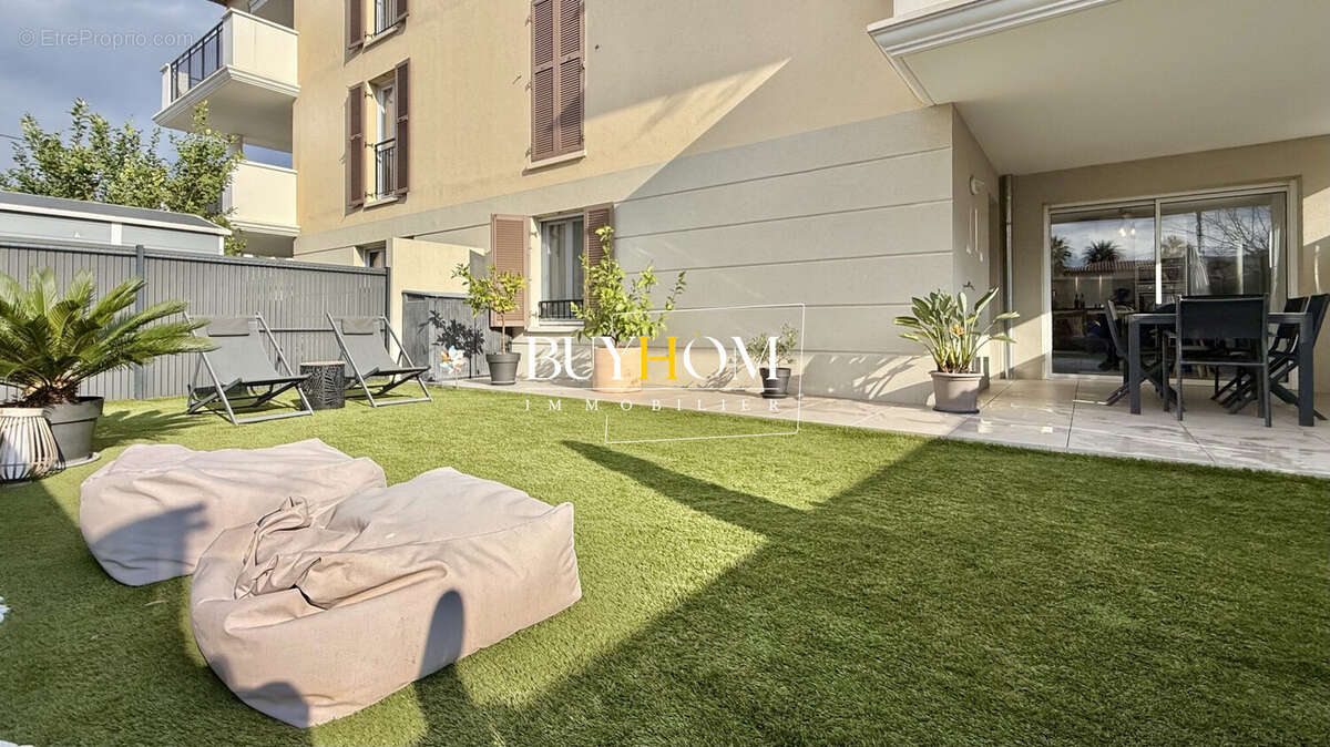 Appartement à LA CRAU