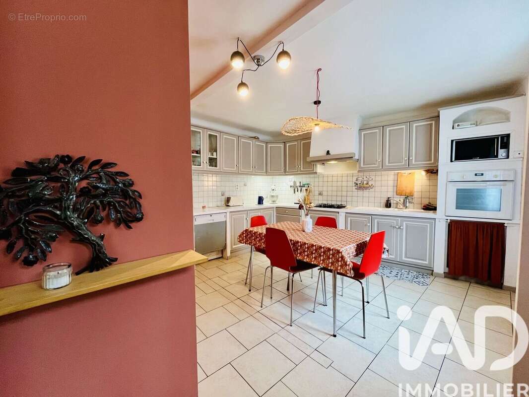 Maison 174 m² à Saint-Martin-D'ardeche  - photo 3