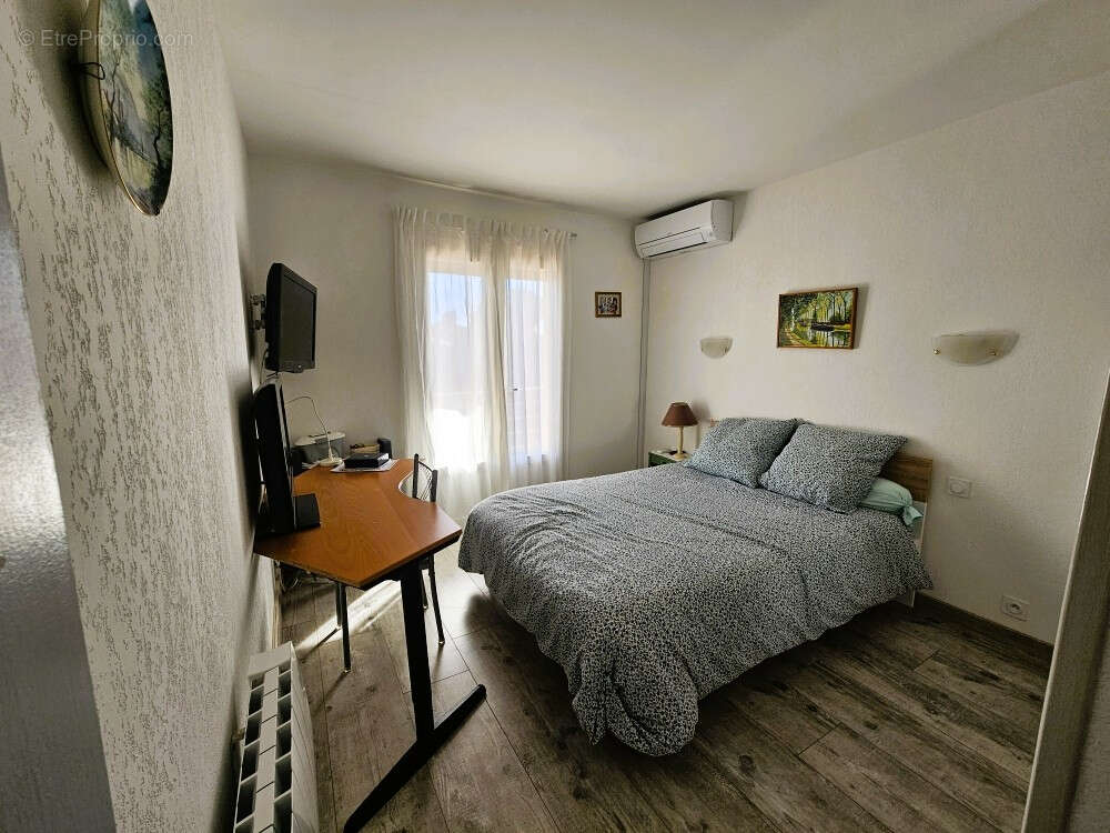 Maison à SAINT-LAURENT-DE-LA-SALANQUE