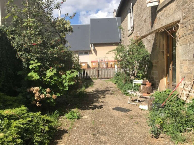 Maison à ROYERE-DE-VASSIVIERE