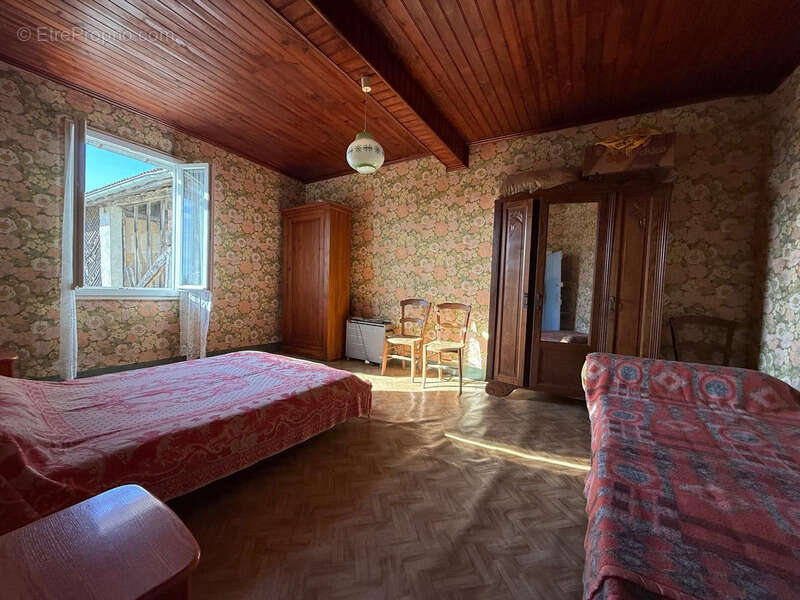 Dpt Hautes Pyrénées (65), à vendre SADOURNIN corps de ferme avec maison T6 de 125m² + grandes dépendances attenantes sur 8280 m² - photo 31
