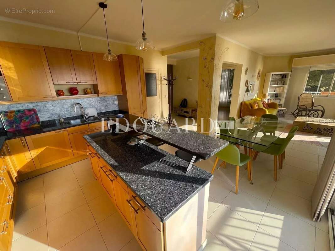 Appartement à EZE