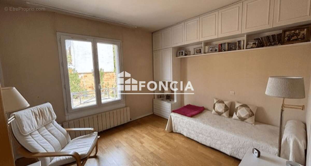 Maison à SAINTE-GENEVIEVE-DES-BOIS