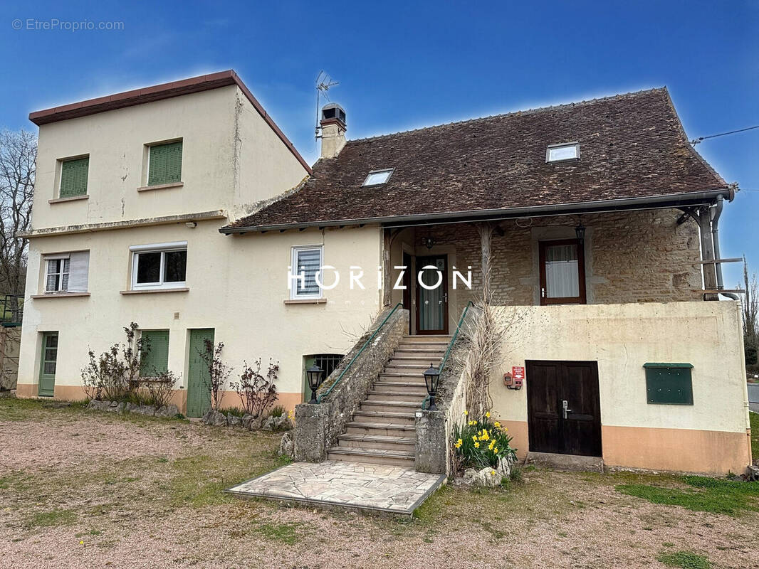 Maison à SIGY-LE-CHATEL