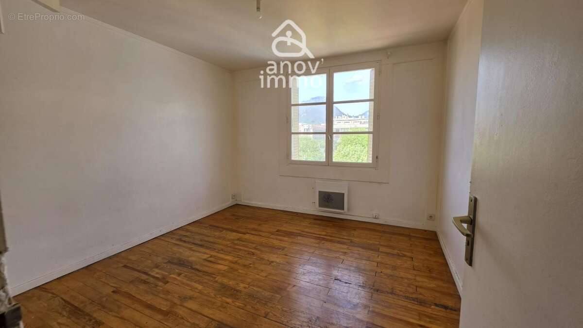 Appartement 80 m2 dernier étage - à rénover - idéal investis - photo 7