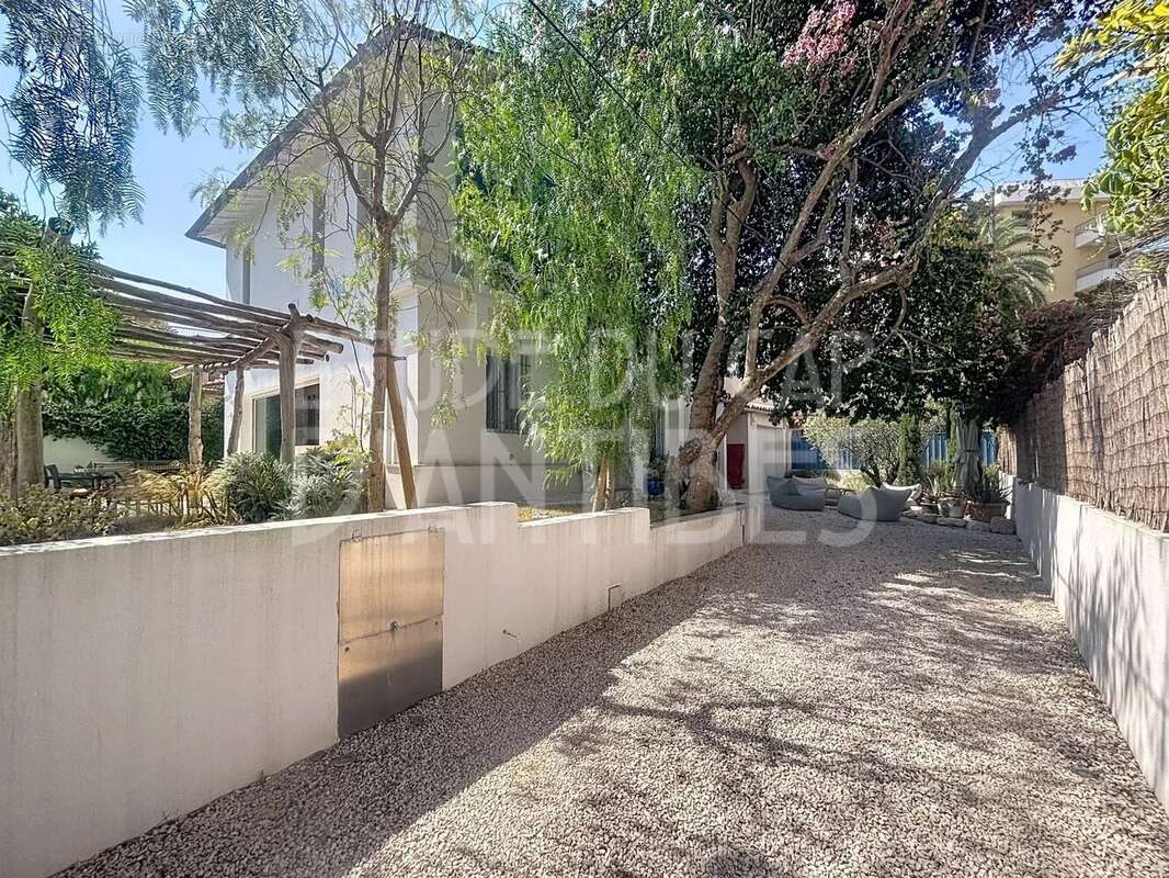 Exclusivite etude du cap d'antibes villa avec piscine. - photo 19