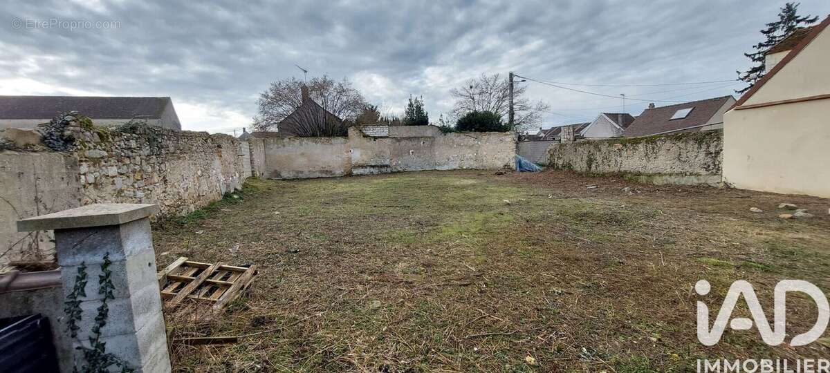 Photo 2 - Terrain à VILLEBLEVIN