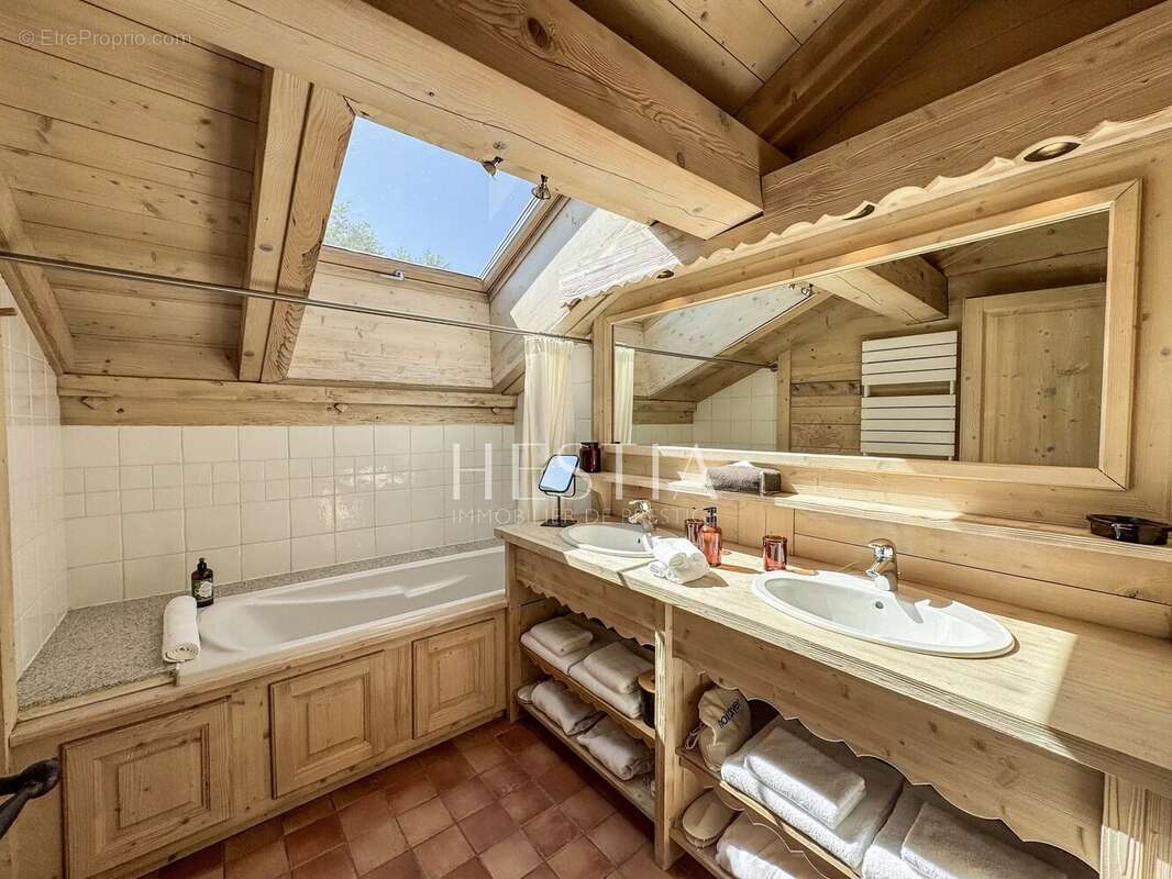 Commerce à COMBLOUX